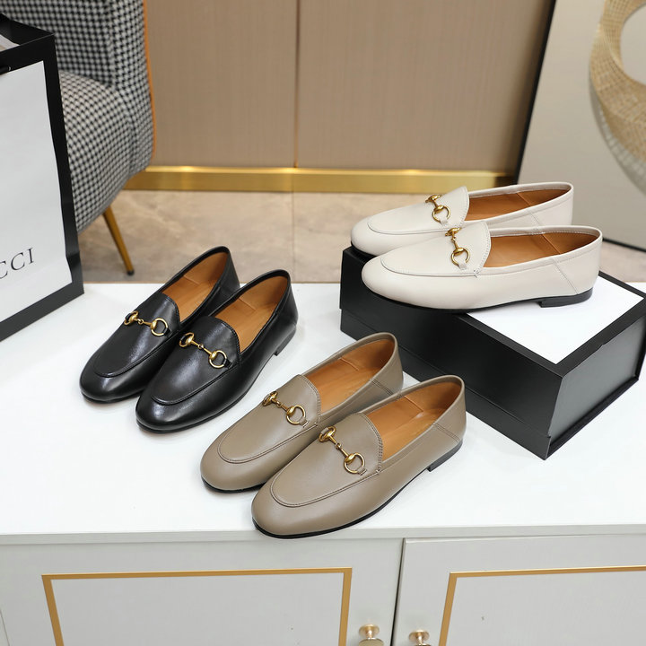 グッチ GUCCI 26-GGJ22023　2022年夏最新入荷 ブリクストン レザー ホースビット ローファー フラットシューズ パンプス レディースシューズ 靴