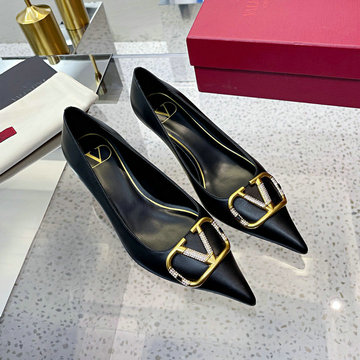 商品名称：ヴァレンティノ Valentino 26-VTJ22001DKK　2022年最新入荷 ガラヴァーニ Vロゴ シグネチャーパンプス ローヒールシューズ ピンヒール とんがりトウ レディースシューズ
