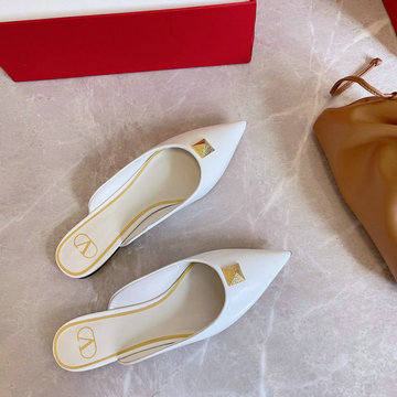 商品名称：ヴァレンティノ Valentino 26-VTJ22010BS　2022年最新入荷 ローマンスタッズ パンプス フラットミュール スライドサンダル とんがりトウ レディースシューズ 靴