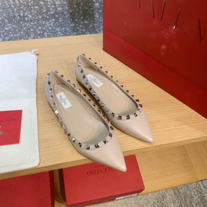 商品名称：ヴァレンティノ Valentino 26-VTJ22011PLS　2022年最新入荷 ローマンスタッズ バレリーナ フラットパンプス フラットシューズ ローファー レディースシューズ 靴
