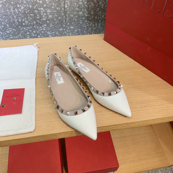 商品名称：ヴァレンティノ Valentino 26-VTJ22011PBS　2022年最新入荷 ローマンスタッズ バレリーナ フラットパンプス フラットシューズ ローファー レディースシューズ 靴