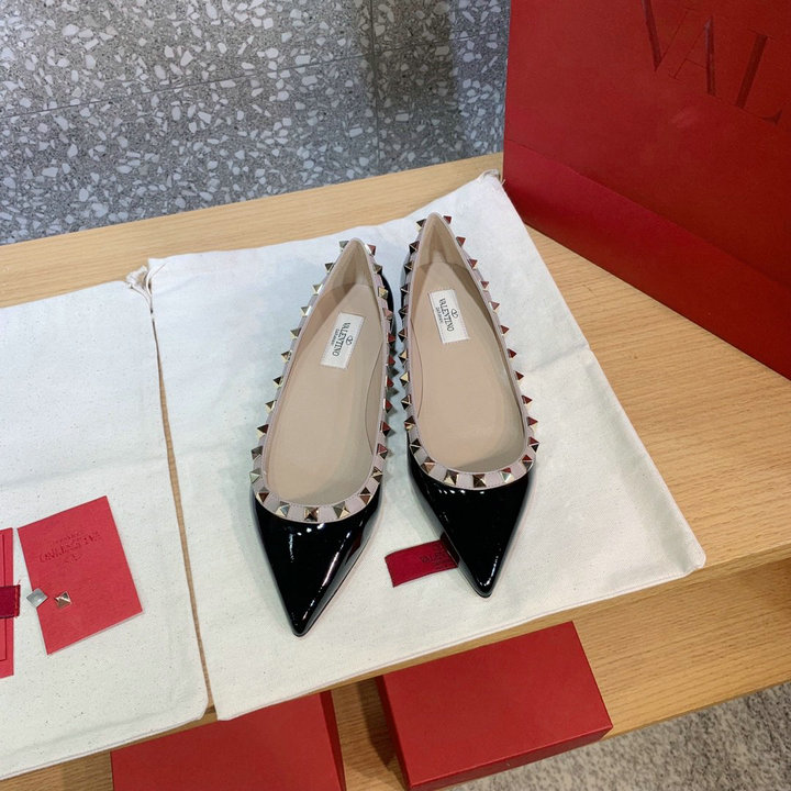 商品名称：ヴァレンティノ Valentino 26-VTJ22011QBK　2022年最新入荷 ローマンスタッズ バレリーナ フラットパンプス フラットシューズ ローファー レディースシューズ 靴