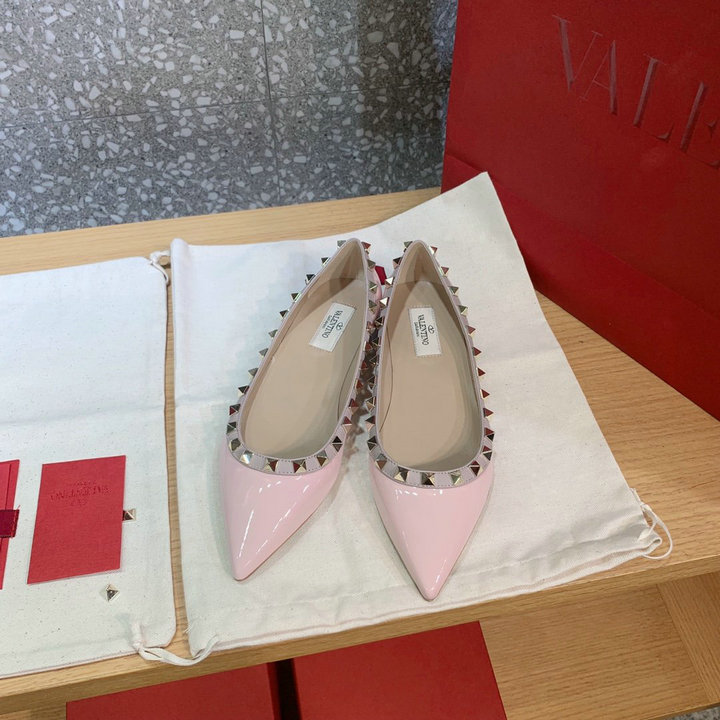 商品名称：ヴァレンティノ Valentino 26-VTJ22011QYF　2022年最新入荷 ローマンスタッズ バレリーナ フラットパンプス フラットシューズ ローファー レディースシューズ 靴