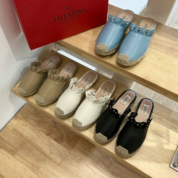 商品名称：ヴァレンティノ Valentino 26-VTJ22016　2022年最新入荷 スタッズ スライドサンダル フラットミュール レディースシューズ ビーチサンダル