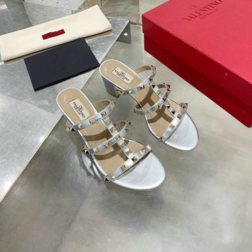 商品名称：ヴァレンティノ Valentino 26-VTJ22027JQ　2022年最新入荷 ローマンスタッズ スライドサンダル ローヒールシューズ スクエアヒール ミュール