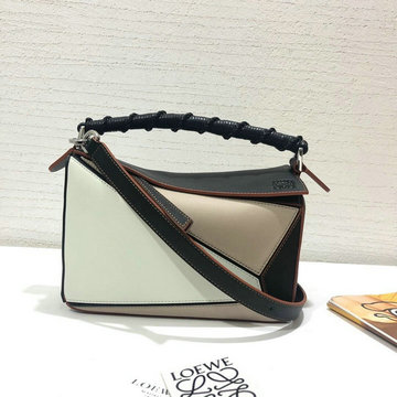商品名称：ロエベ LOEWE ZZ-LE61609PBHK　2022年最新入荷 パズル スモールバッグ 斜めがけ ショルダーバッグ クロスボディバッグ カーフスキン