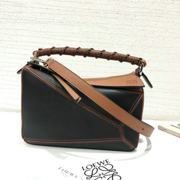 商品名称：ロエベ LOEWE ZZ-LE61609PBKZ　2022年最新入荷 パズル スモールバッグ 斜めがけ ショルダーバッグ クロスボディバッグ カーフスキン