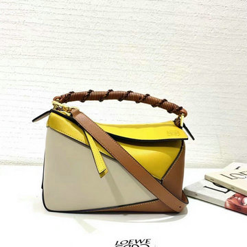 ロエベ LOEWE ZZ-LE61609PBYZ　2022年最新入荷 パズル スモールバッグ 斜めがけ ショルダーバッグ クロスボディバッグ カーフスキン
