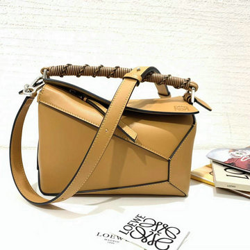 ロエベ LOEWE ZZ-LE61609QQZ　2022年最新入荷 パズル スモールバッグ 斜めがけ ショルダーバッグ クロスボディバッグ カーフスキン