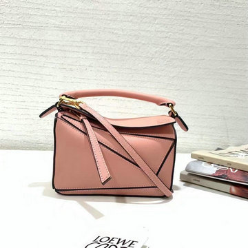 ロエベ LOEWE ZZ-LE61609QYF　2022年最新入荷 パズル スモールバッグ 斜めがけ ショルダーバッグ クロスボディバッグ カーフスキン