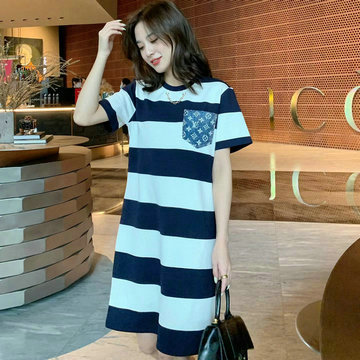 商品名称：ルイヴィトン LOUISVUITTON MS-KQLV22004　2022年春夏最新入荷 ストライプモノグラムポケットTシャツドレス ミニスカート