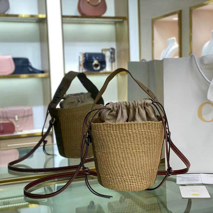 商品名称：クロエ CHLOE 99-CLE6865ZS　2022年最新入荷 Woody スモールカゴバッグ ドローストリングクロージャー トートバッグ 斜め掛け ショルダーバッグ クロスボディバッグ