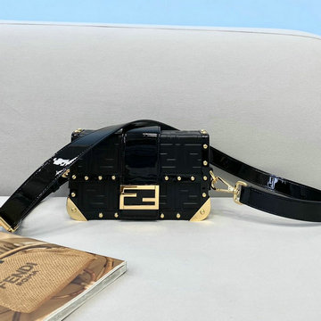 フェンディ FENDI 168-FD8369BK　2022年最新入荷 スクエアバッグ 斜め掛け ショルダーバッグ クロスボディバッグ レディースかばん