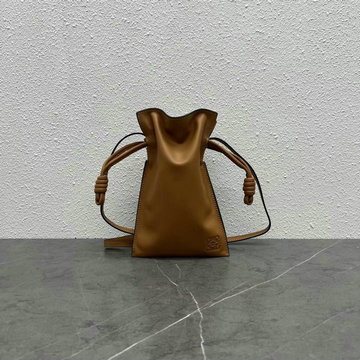 ロエベ LOEWE ZZ-LE41110ZS　2022年最新入荷 フラメンコポケット 斜め掛け ショルダーバッグ ドローストリングバッグ クロスボディバッグ ナパカーフレザー