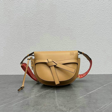 ロエベ LOEWE ZZ-LE65046QXS　2022年最新入荷 ゲート デュアルバッグ ミニ 斜め掛け ショルダーバッグ クロスボディバッグ チェストバッグ カーフレザー