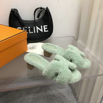 商品名称：エルメス HERMES 99-HEJ22019NG　2022年秋冬最新入荷 テディ オラン スライドサンダル ウール ローヒールミュール 暖かい レディースシューズ サンダル カーフレザー