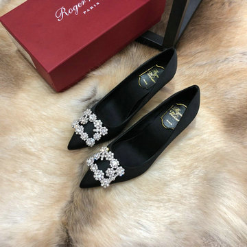 ロジェヴィヴィエ ROGER VIVIER 26-RVJ22005　2022年最新入荷 フラワーストラス フラワークリスタルバックル パンプス ウィメンズ ローヒールシューズ レディースシューズ