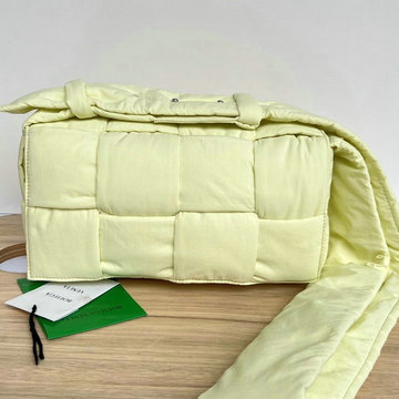 ボッテガヴェネタ BOTTEGAVENETA aj-BOV628951LQY　2022年最新入荷 ザ パデッド テック カセット 斜め掛け ショルダーバッグ レディースかばん クロスボディバッグ
