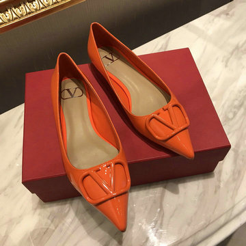 ヴァレンティノ Valentino 26-VTJ22031C　2022年最新入荷 ガラヴァーニ Vロゴ シグネチャーパンプス フラットシューズ とんがりトウ レディースシューズ ローファー