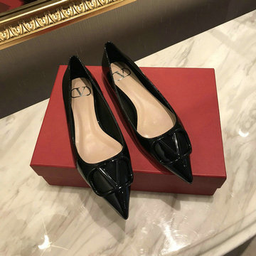 ヴァレンティノ Valentino 26-VTJ22031K　2022年最新入荷 ガラヴァーニ Vロゴ シグネチャーパンプス フラットシューズ とんがりトウ レディースシューズ ローファー