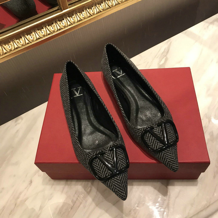 商品名称：ヴァレンティノ Valentino 26-VTJ22031W　2022年最新入荷 ガラヴァーニ Vロゴ シグネチャーパンプス フラットシューズ とんがりトウ レディースシューズ ローファー