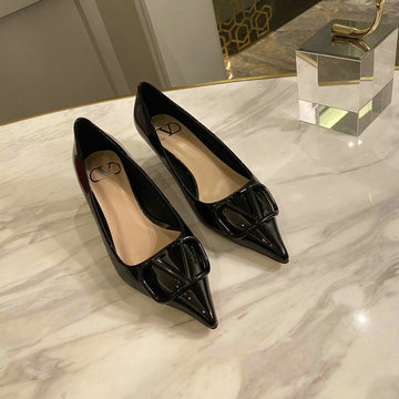 ヴァレンティノ Valentino 26-VTJ22032K　2022年最新入荷 ガラヴァーニ Vロゴ シグネチャーパンプス ローヒールシューズ ピンヒール とんがりトウ レディースシューズ