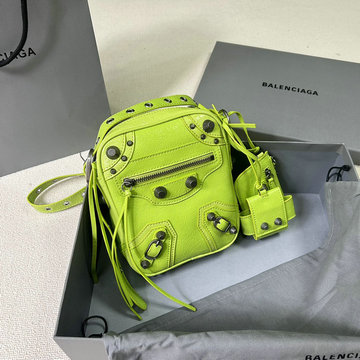 商品名称：バレンシアガ BALENCIAGA 025-BA9655Y 2023年最新入荷 LE CAGOLE メンズ 斜め掛け ショルダーバッグ クロスボディバッグ 携帯ケース