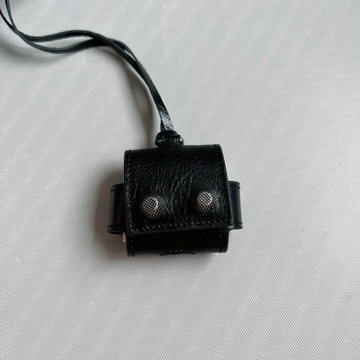 商品名称：バレンシアガ BALENCIAGA 025-BA655679DBK 2023年最新入荷 Cash EarPods ホルダー Airpod Pro用のイヤホンケース 小銭入れ コインケース
