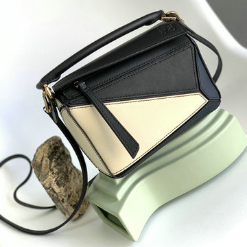 商品名称：ロエベ LOEWE 025-LE061838PKB 2023最新入荷 パズル スモールバッグ 斜めがけ ショルダーバッグ カーフスキン