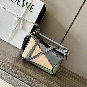商品名称：ロエベ LOEWE 025-LE061838PSFL 2023最新入荷 パズル スモールバッグ 斜めがけ ショルダーバッグ カーフスキン