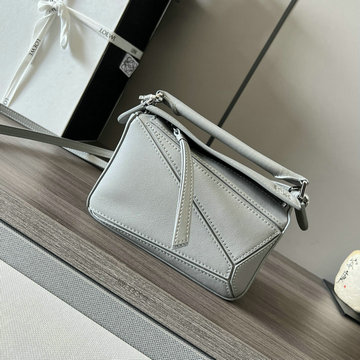 商品名称：ロエベ LOEWE 25-LE061838QQH 2023最新入荷 パズル スモールバッグ 斜めがけ ショルダーバッグ カーフスキン