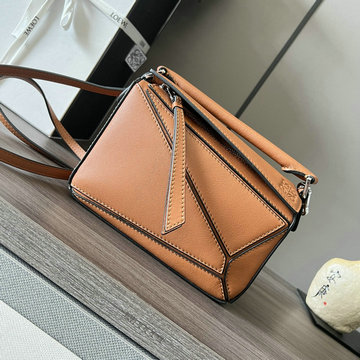 商品名称：ロエベ LOEWE 025-LE061838QZS 2023最新入荷 パズル スモールバッグ 斜めがけ ショルダーバッグ カーフスキン