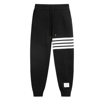 商品名称：トム ブラウン Thom Browne MS-KCTB230022023年秋冬最新入荷 スポーツパンツ スウェットパンツ ジョギングズボン 伸縮性のあるウエストバンド カジュアルパンツ