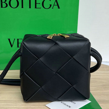 商品名称：ボッテガヴェネタ BOTTEGAVENETA aj-BOV701915BK 2023年最新入荷 ミニ カセット カメラバッグ 斜め掛け ショルダーバッグ クロスボディバッグ スクエアバッグ