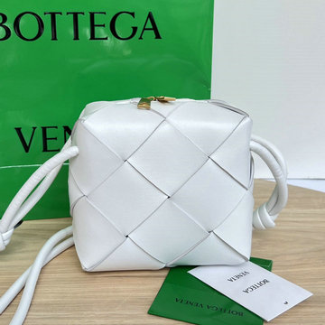 商品名称：ボッテガヴェネタ BOTTEGAVENETA aj-BOV701915BS  2023年最新入荷 ミニ カセット カメラバッグ 斜め掛け ショルダーバッグ クロスボディバッグ スクエアバッグ