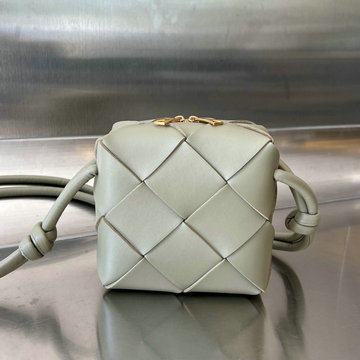 商品名称：ボッテガヴェネタ BOTTEGAVENETA aj-BOV701915QG 2023年最新入荷 ミニ カセット カメラバッグ 斜め掛け ショルダーバッグ クロスボディバッグ