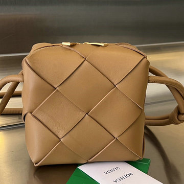 商品名称：ボッテガヴェネタ BOTTEGAVENETA aj-BOV701915XS  2023年最新入荷 ミニ カセット カメラバッグ 斜め掛け ショルダーバッグ クロスボディバッグ
