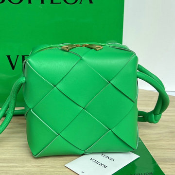 商品名称：ボッテガヴェネタ BOTTEGAVENETA aj-BOV701915GL  2023年最新入荷 ミニ カセット カメラバッグ 斜め掛け ショルダーバッグ クロスボディバッグ