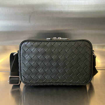 商品名称：ボッテガヴェネタ BOTTEGAVENETA aj-BOV710048MG  2023年最新入荷 スモール イントレチャート カメラバッグ 斜め掛け ショルダーバッグ クロスボディバッグ