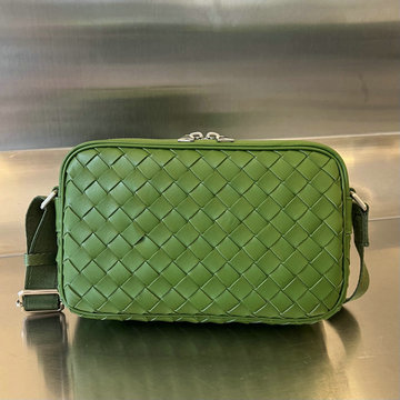 商品名称：ボッテガヴェネタ BOTTEGAVENETA aj-BOV710048SG  2023年最新入荷 スモール イントレチャート カメラバッグ 斜め掛け ショルダーバッグ クロスボディバッグ