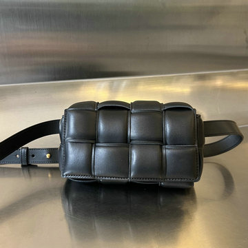 商品名称：ボッテガヴェネタ BOTTEGAVENETA aj-BOV710075BK  2023年最新入荷 ミニカセット スクエアバッグ 斜め掛け ショルダーバッグ クロスボディバッグ