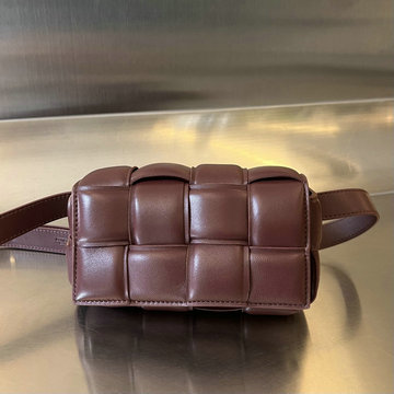 商品名称：ボッテガヴェネタ BOTTEGAVENETA aj-BOV710075JH  2023年最新入荷 ミニカセット スクエアバッグ 斜め掛け ショルダーバッグ クロスボディバッグ