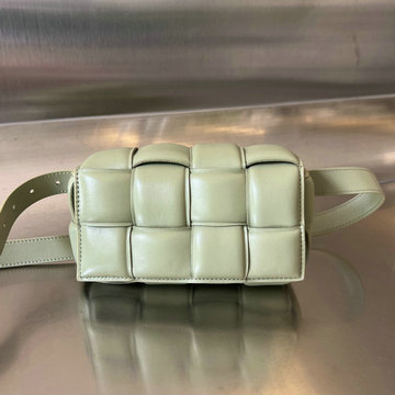 商品名称：ボッテガヴェネタ BOTTEGAVENETA aj-BOV710075QG 2023年最新入荷 ミニカセット スクエアバッグ 斜め掛け ショルダーバッグ クロスボディバッグ
