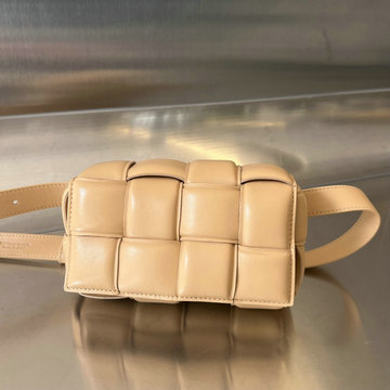 商品名称：ボッテガヴェネタ BOTTEGAVENETA aj-BOV710075QX  2023年最新入荷 ミニカセット スクエアバッグ 斜め掛け ショルダーバッグ クロスボディバッグ