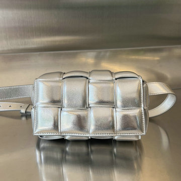 商品名称：ボッテガヴェネタ BOTTEGAVENETA aj-BOV710075YS  2023年最新入荷 ミニカセット スクエアバッグ 斜め掛け ショルダーバッグ クロスボディバッグ