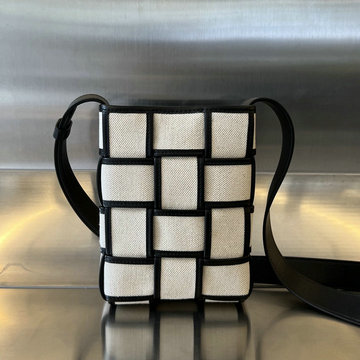 商品名称：ボッテガヴェネタ BOTTEGAVENETA aj-BOV742996BBS  2023年最新入荷 カセット ミニ クロスボディバッグ バケットバッグ 斜め掛け ショルダーバッグ