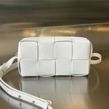 ボッテガヴェネタ BOTTEGAVENETA aj-BOV755031BS  2023年最新入荷 カセット ミニ クロスボディバッグ 斜め掛け ショルダーバッグ スクエアバッグ