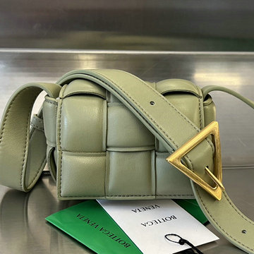 商品名称：ボッテガヴェネタ BOTTEGAVENETA  aj-BOV716648JQG  2023年最新入荷 キャンディー パデッド カセット フラップバッグ 斜め掛け ショルダーバッグ
