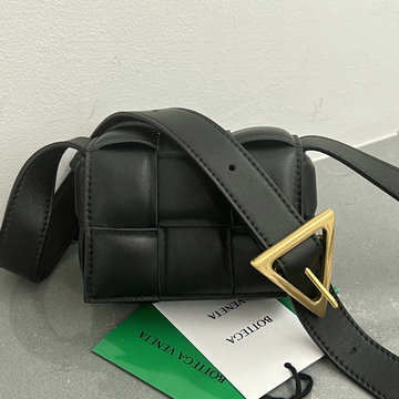 ボッテガヴェネタ BOTTEGAVENETA  aj-BOV716648JSK 2023年最新入荷 キャンディー パデッド カセット フラップバッグ 斜め掛け ショルダーバッグ クロスボディバッグ