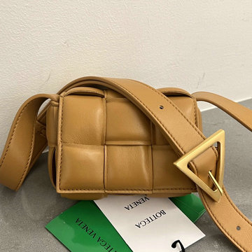 商品名称：ボッテガヴェネタ BOTTEGAVENETA aj-BOV716648JXS 2023年最新入荷 キャンディー パデッド カセット フラップバッグ 斜め掛け ショルダーバッグ クロスボディバッグ